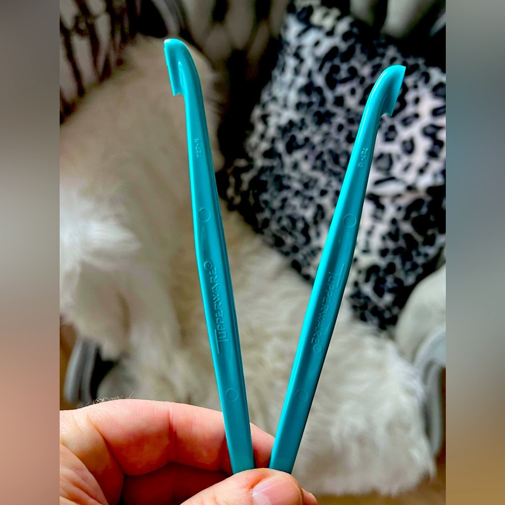 Tupperware Citrus Peeler -- Caribbean Blue